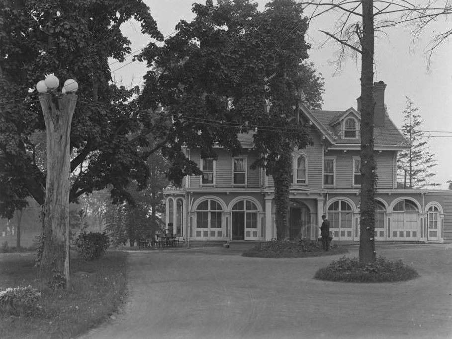 The Woodmanston Inn, Morris Park, Bronx, 1914.