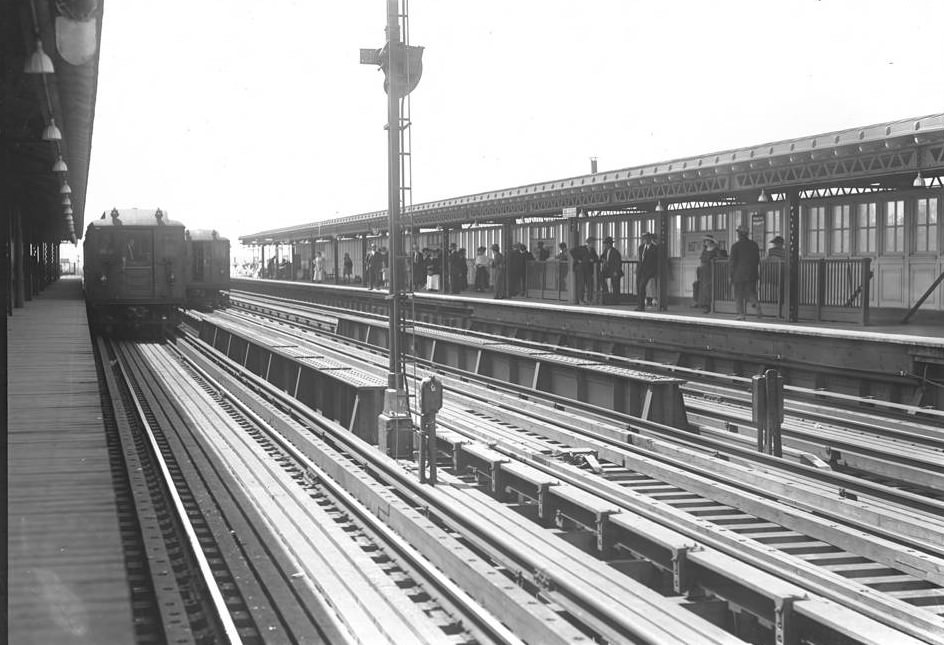167Th Street Elevated Subway Station, Bronx, Circa 1918.