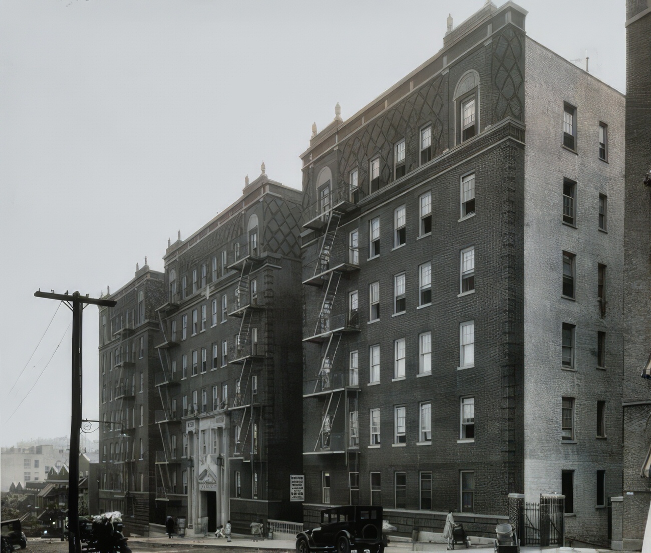 Apartment House At 1820 To 1830 Loring Place, Circa 1920.