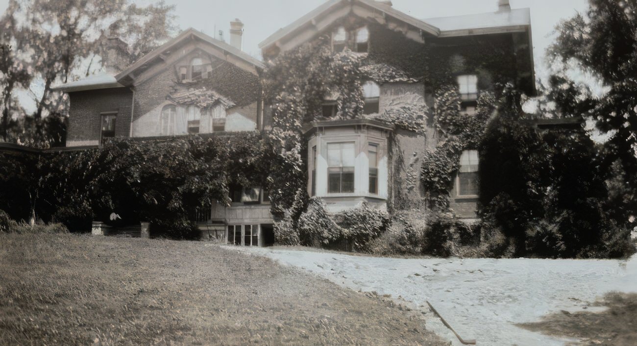 Gustav Schwab House, 1923.