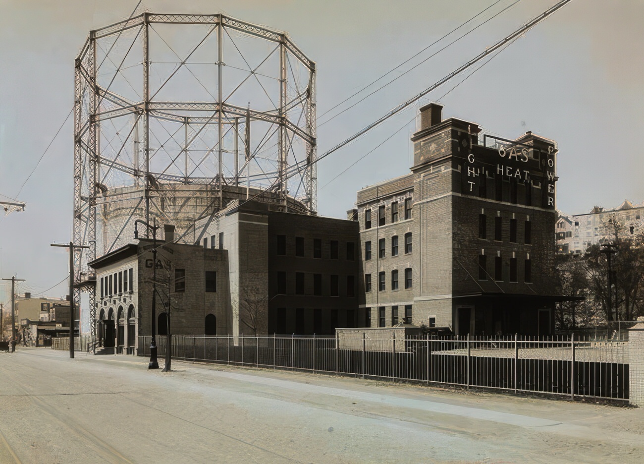 Northern Union Gas Company At 1815 Webster Avenue, Circa 1920.