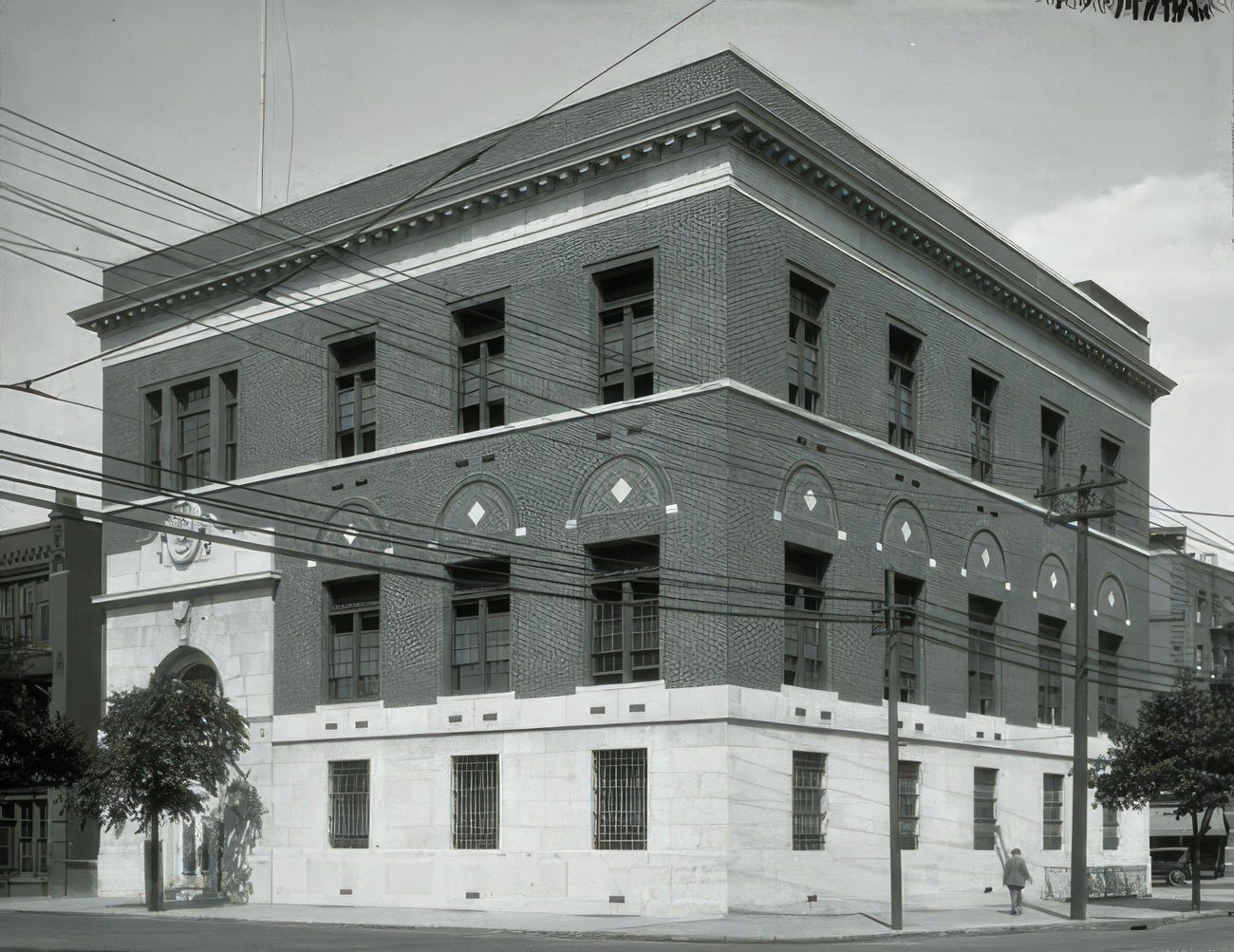 161St Street Between Brook And Washington Avenues, Magistrates Court, 6Th District, Circa 1924.