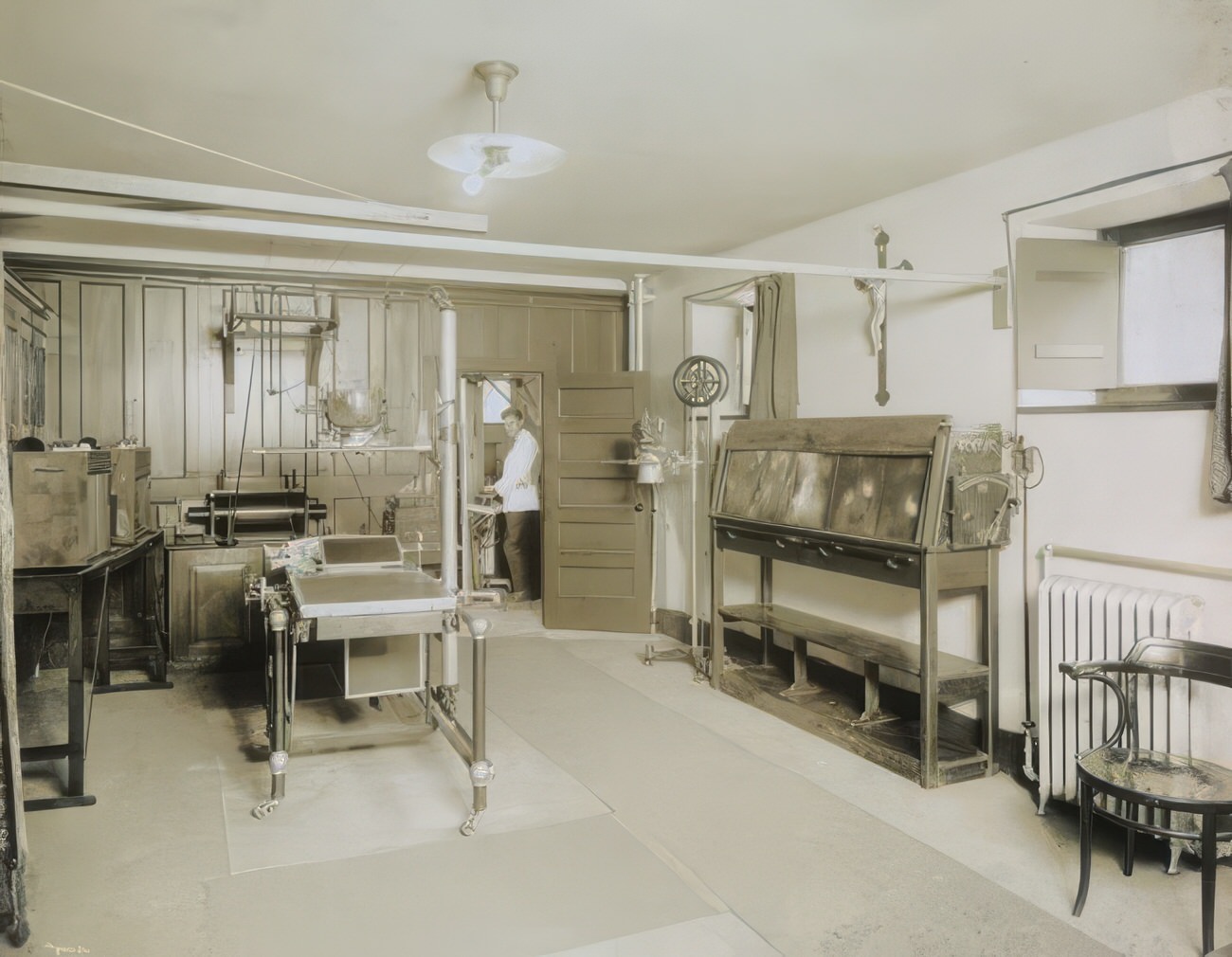 Interior Of St. Francis Hospital'S Laboratory X-Ray At 142Nd St. &Amp;Amp; Brook Ave., 1920.