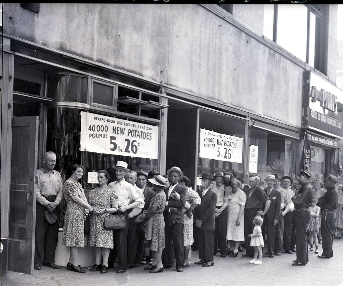 New Yorkers Queue For Potatoes At A Special Sale By Hearn'S At 149Th St. And Third Ave. In The Bronx, 1943.