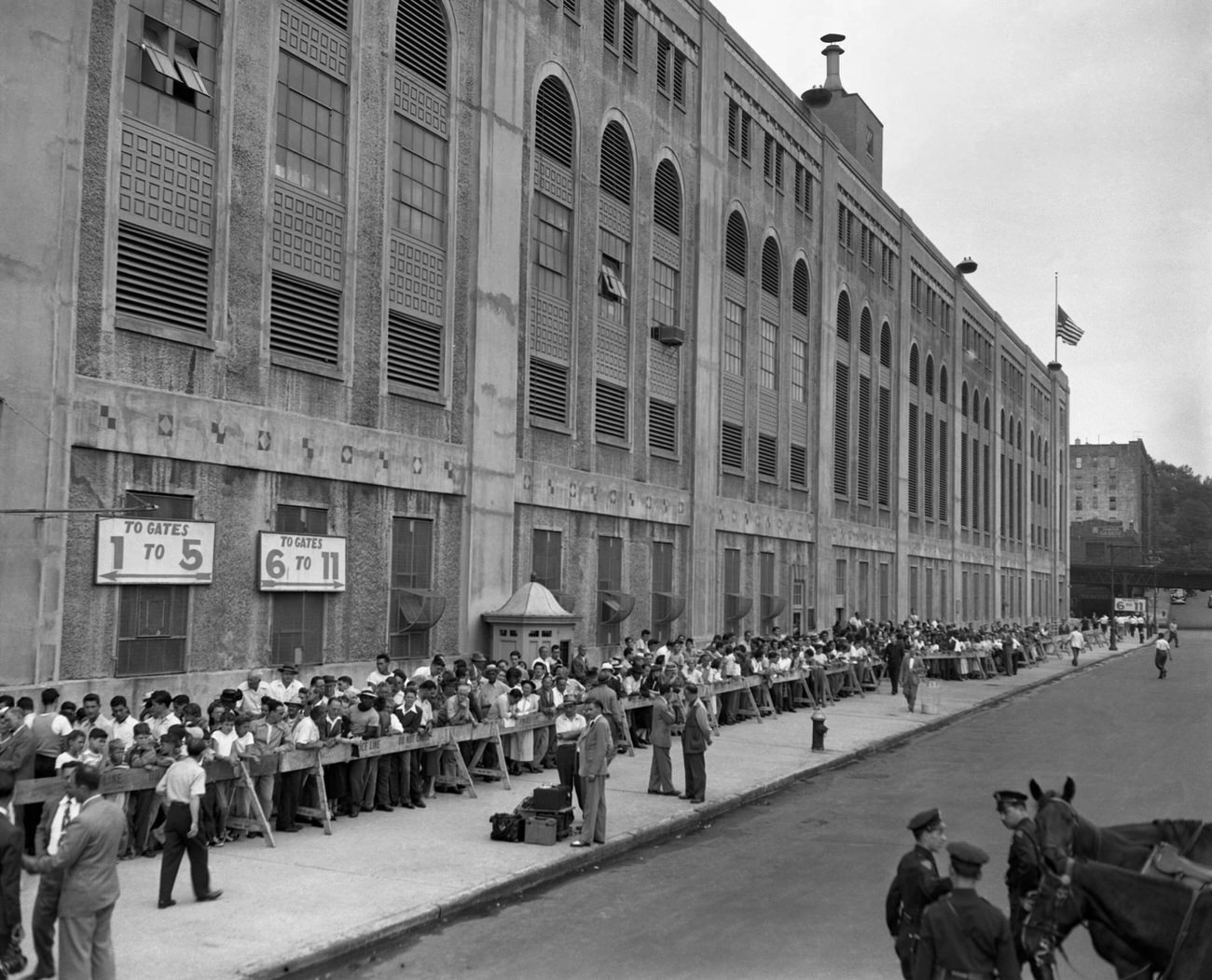 Fans Line Up Outside Yankee Stadium To Pay Respects To Babe Ruth, Lying In State, August 1948.