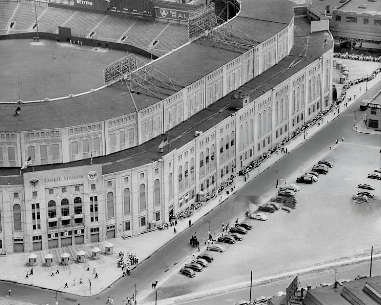 Mourners Line Up Outside Yankee Stadium To Pay Their Last Respects To Babe Ruth, 1940S
