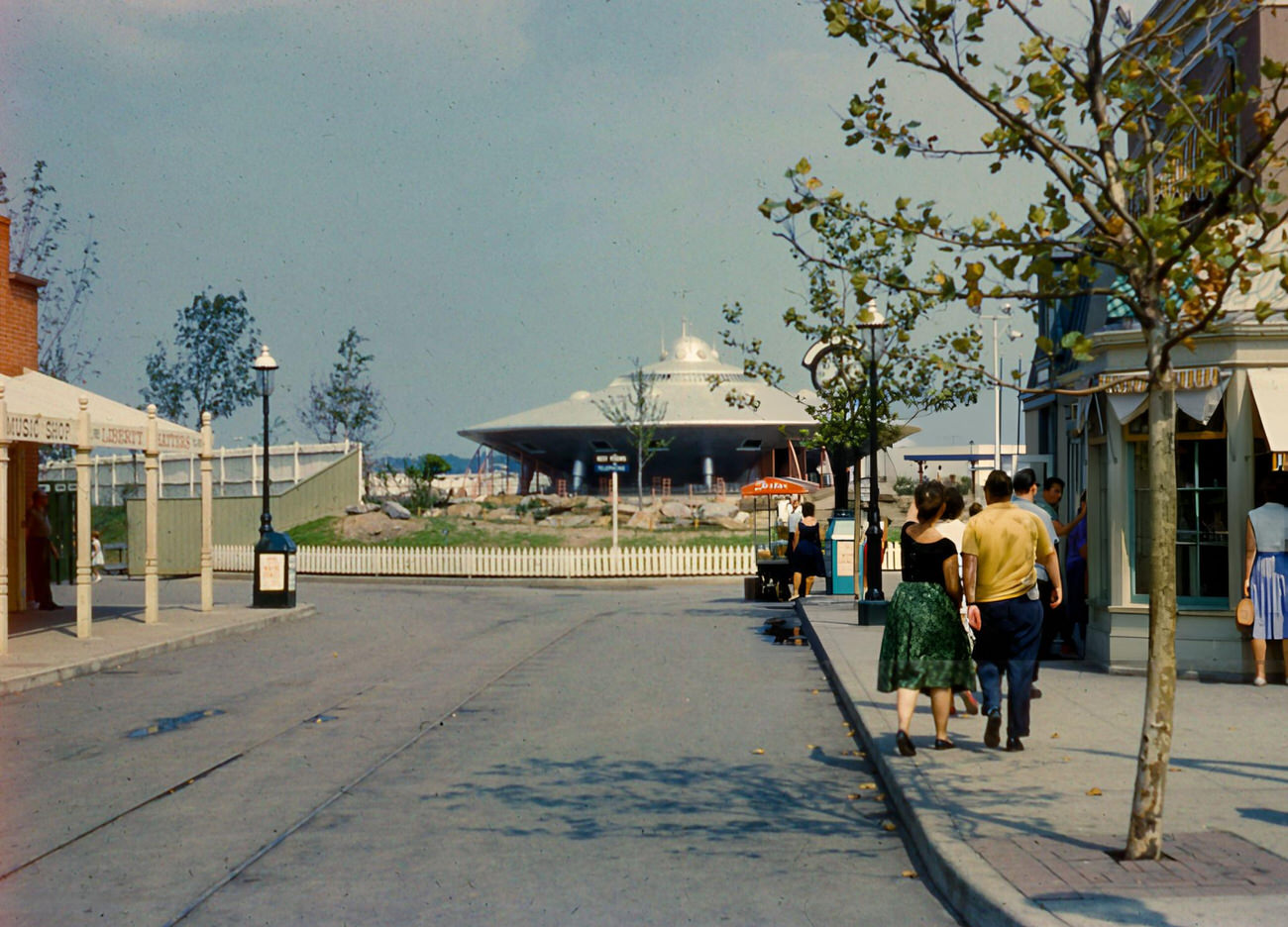 The Braniff Airways Space Ship Attraction At Freedomland Usa Theme Park In The Bronx, In 1961, Features A Fritos Snack Cart Serving Visitors.