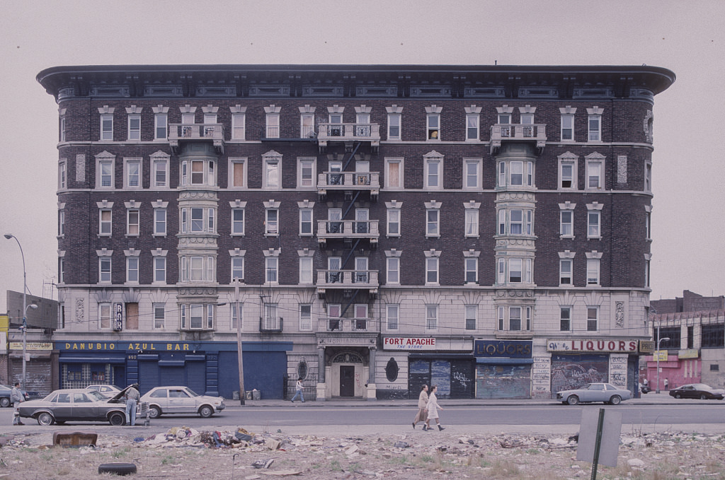 Manhanset Building, 850 Longwood Ave., Bronx, 1989.