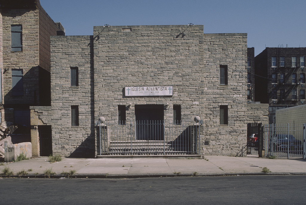 Iglesia Adventista Del 7Mo Dia, 1064 Intervale Ave., Bronx, 1987.