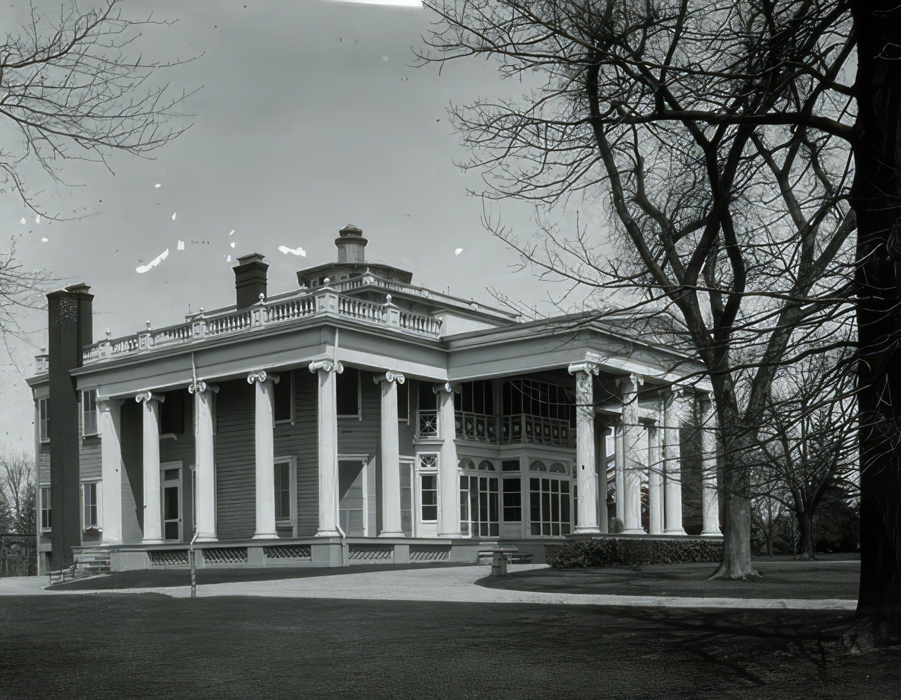 Colonial Mansion In Throggs Neck, Circa 1910.