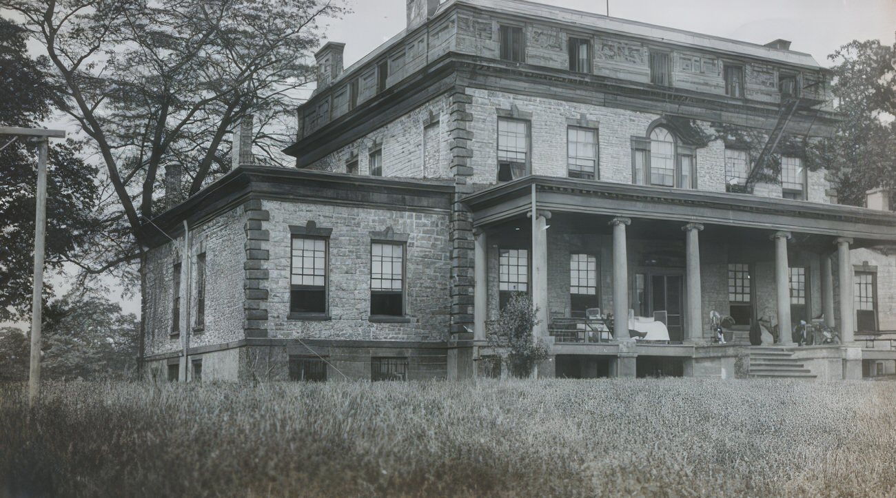 Hunter-Iselin Mansion, Circa 1910.