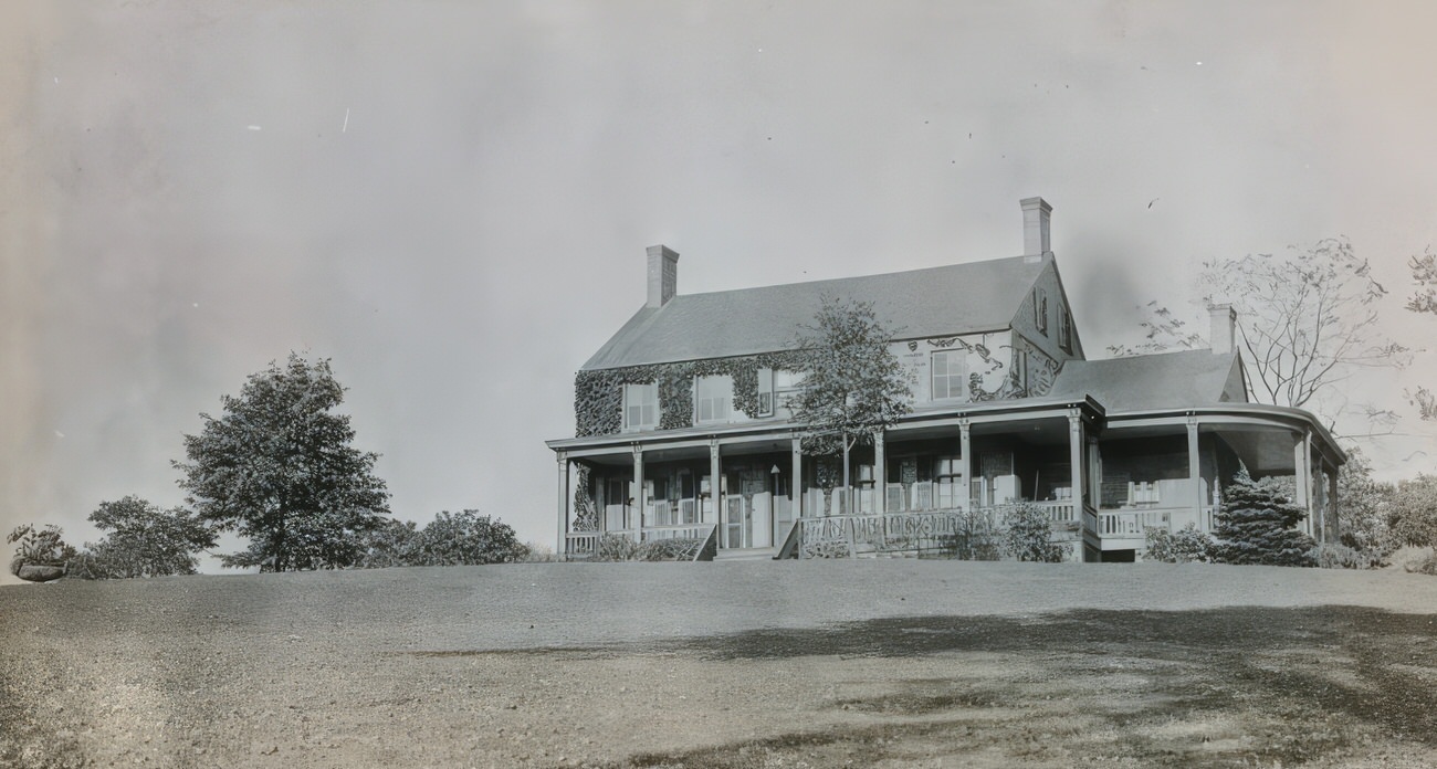 Berrian Farmhouse On Spuyten Duyvil Boulevard, Circa 1915.