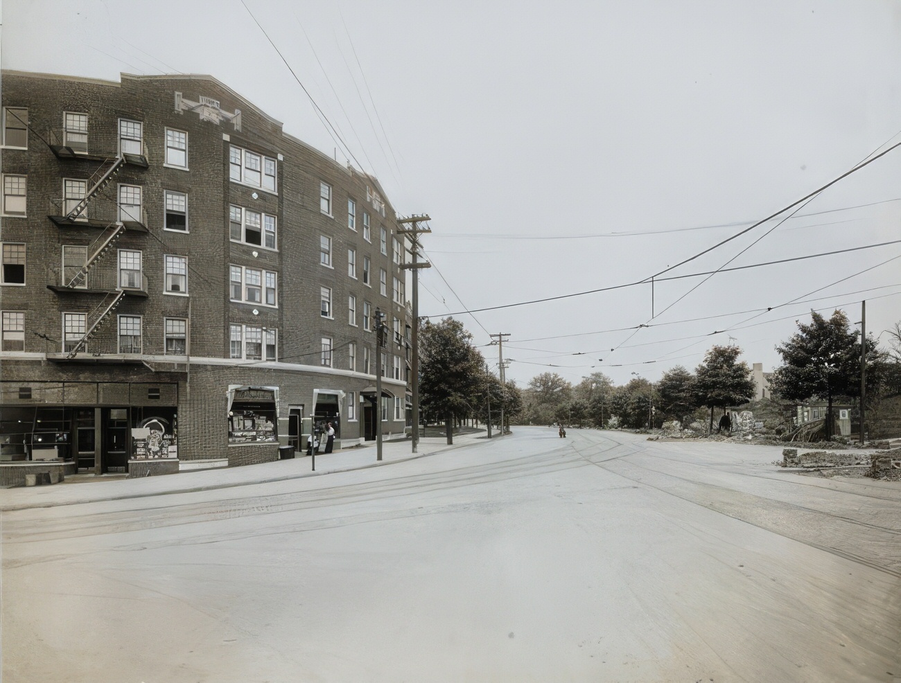 Corner Of Burnside Avenue And University Avenue, Circa 1910.