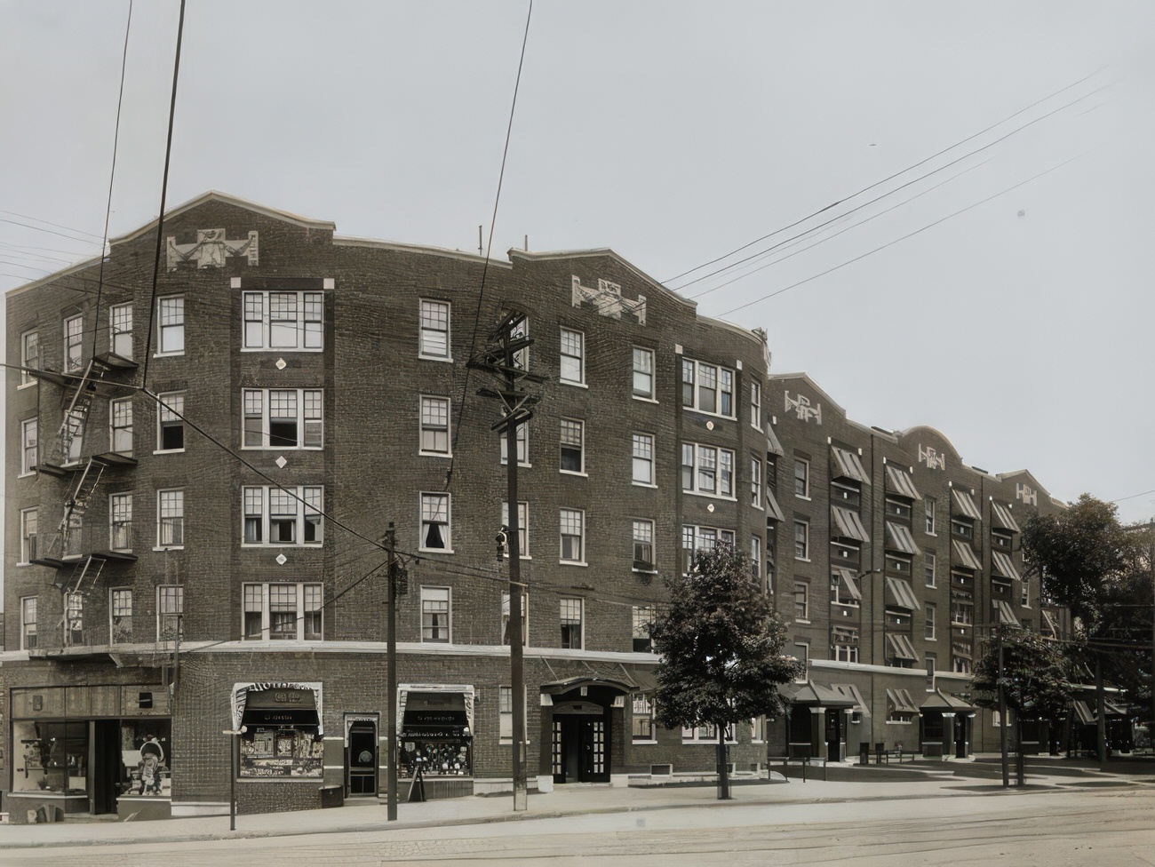 Corner Of Burnside Avenue And University Avenue, Circa 1915.