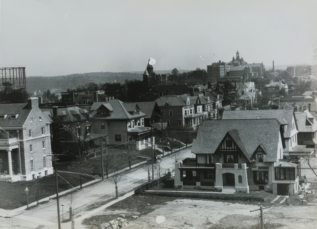 University Avenue, North From Burnside Avenue, 1914.