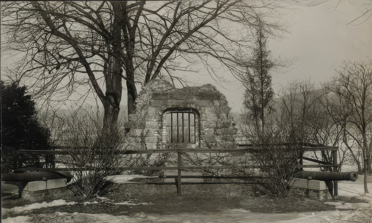 Ruin Of The &Amp;Quot;Old Sugar House&Amp;Quot; Prison, Now In Van Cortlandt Park, New York, Circa 1910.