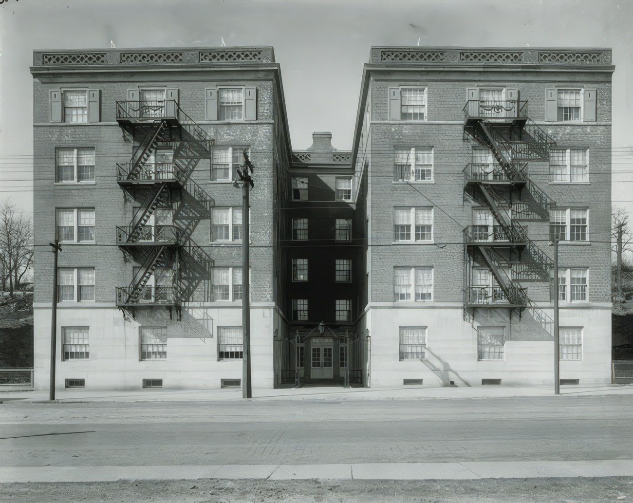 6065 Broadway Opposite Van Cortlandt Park, Keen Apartment House, Circa 1918.