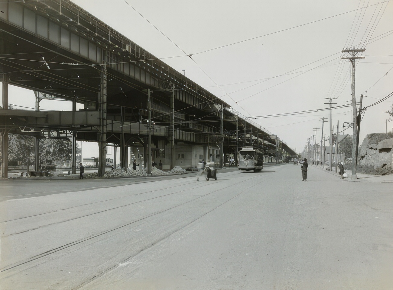 Intersection Of White Plains Rd. And Gun Hill Rd. With Elevated Railroad Tracks, Circa 1915.