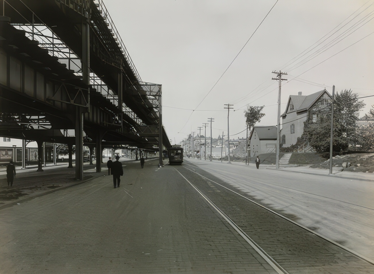 White Plains Rd. And Gun Hill Rd. Intersection In Williamsbridge, Bronx, Showing Elevated Railroad Tracks, Circa 1915.