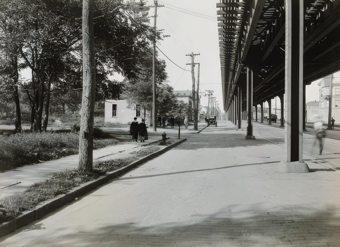 White Plains Rd. Looking North At Rosewood St. With Elevated Railroad Tracks, Circa 1915.