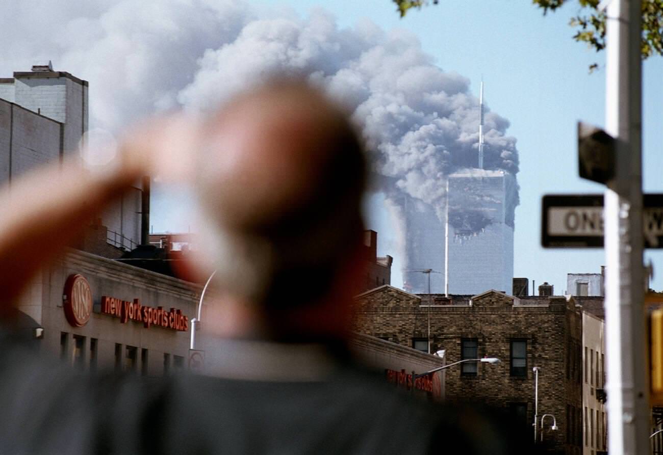 22 Raw And Random Scenes Captured In Candid Photographs During The September 11 Attacks