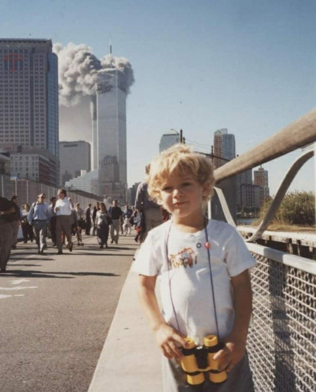 22 Raw And Random Scenes Captured In Candid Photographs During The September 11 Attacks