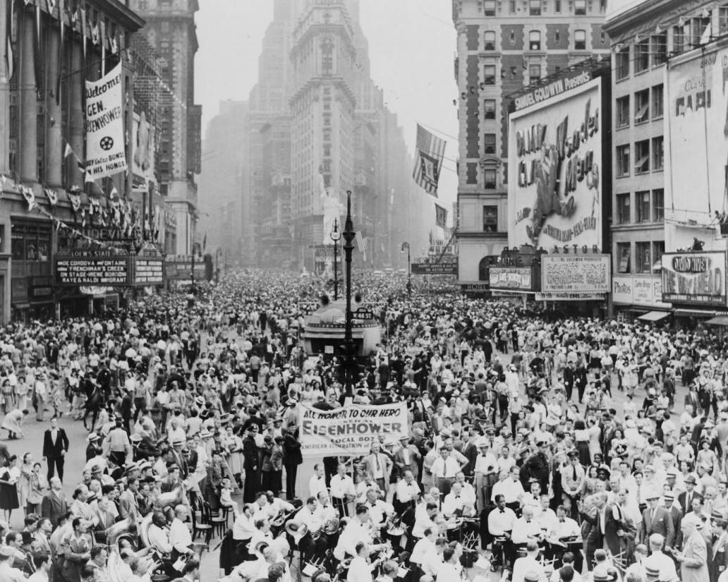 53 Vintage Photos Show Crowds On New York Streets From The 1900S