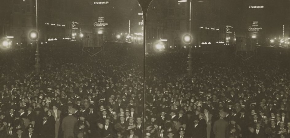 Watching The Election Returns–Great Crowds Before The Times B’ld’g. And Astor Hotel, New York, 1907.