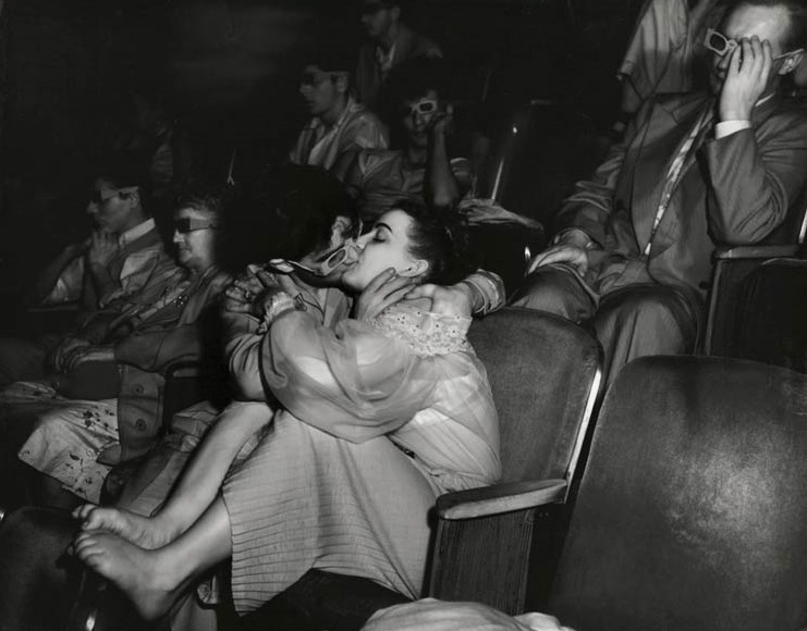 Lights Out, Camera On: Spectacular Vintage Photos Of New Yorkers At The Movie Theaters, 1943