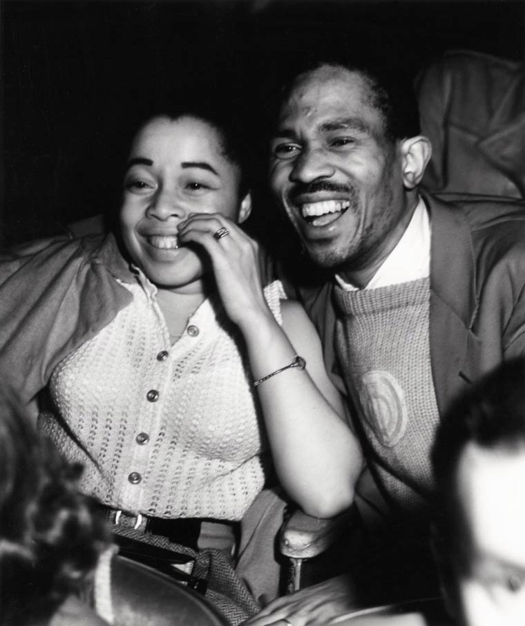 Lights Out, Camera On: Spectacular Vintage Photos of New Yorkers at the Movie Theaters, 1943