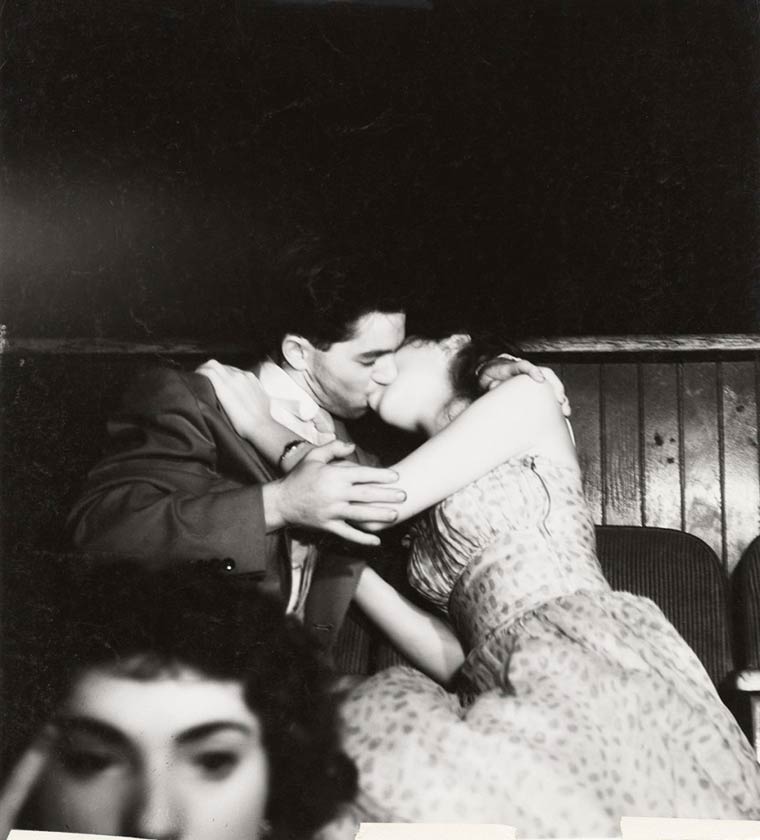 Lights Out, Camera On: Spectacular Vintage Photos of New Yorkers at the Movie Theaters, 1943