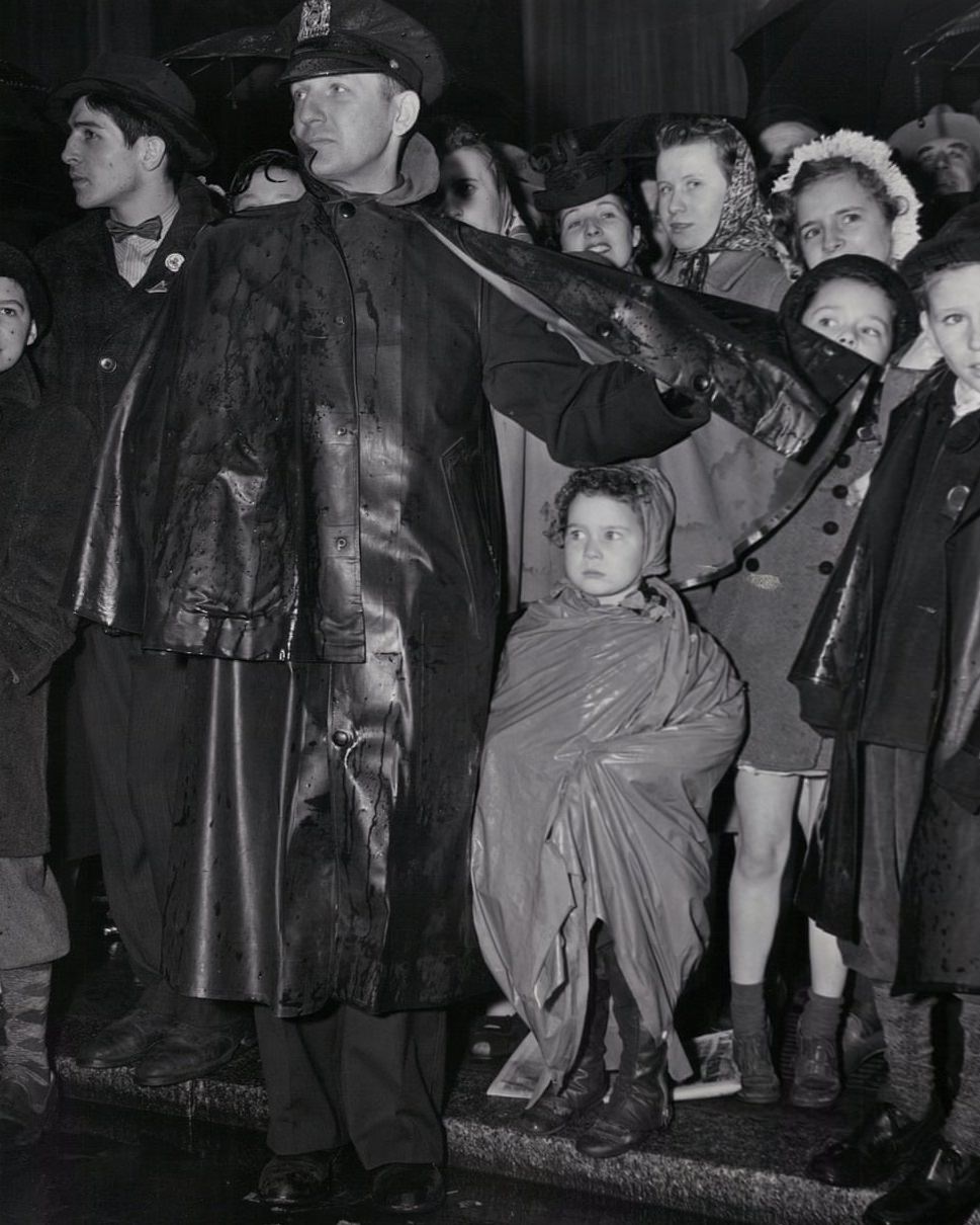 The Raw Beauty And Pain Of New York City From 1930S-1950S Through The Lens Of Weegee