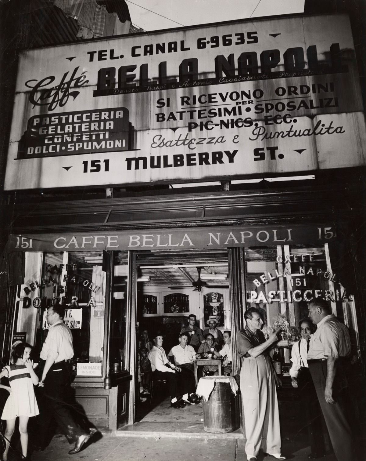 Caffé Bella Napoli, Mulberry Street, 1944.