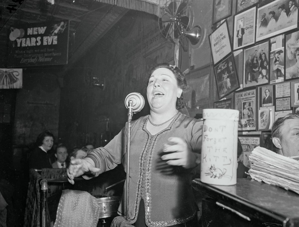 Sammy'S Bowery Follies: Nyc'S Nightclub Where Celebrities Mingled With The Down-And-Out