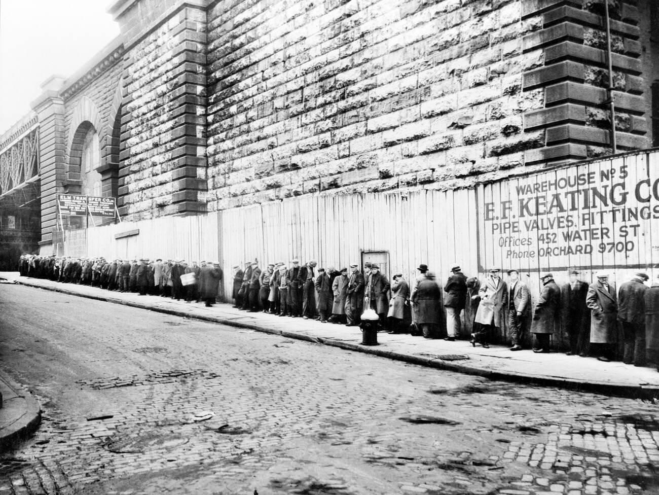 Men Queuing For Food Handouts Next To Brooklyn Bridge, 1930S
