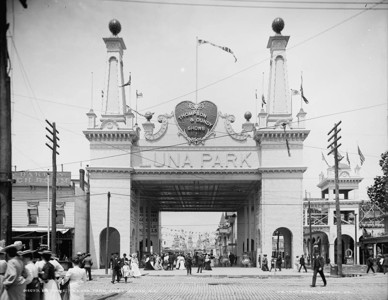Entrance To Luna Park In Coney Island, Brooklyn, 1905