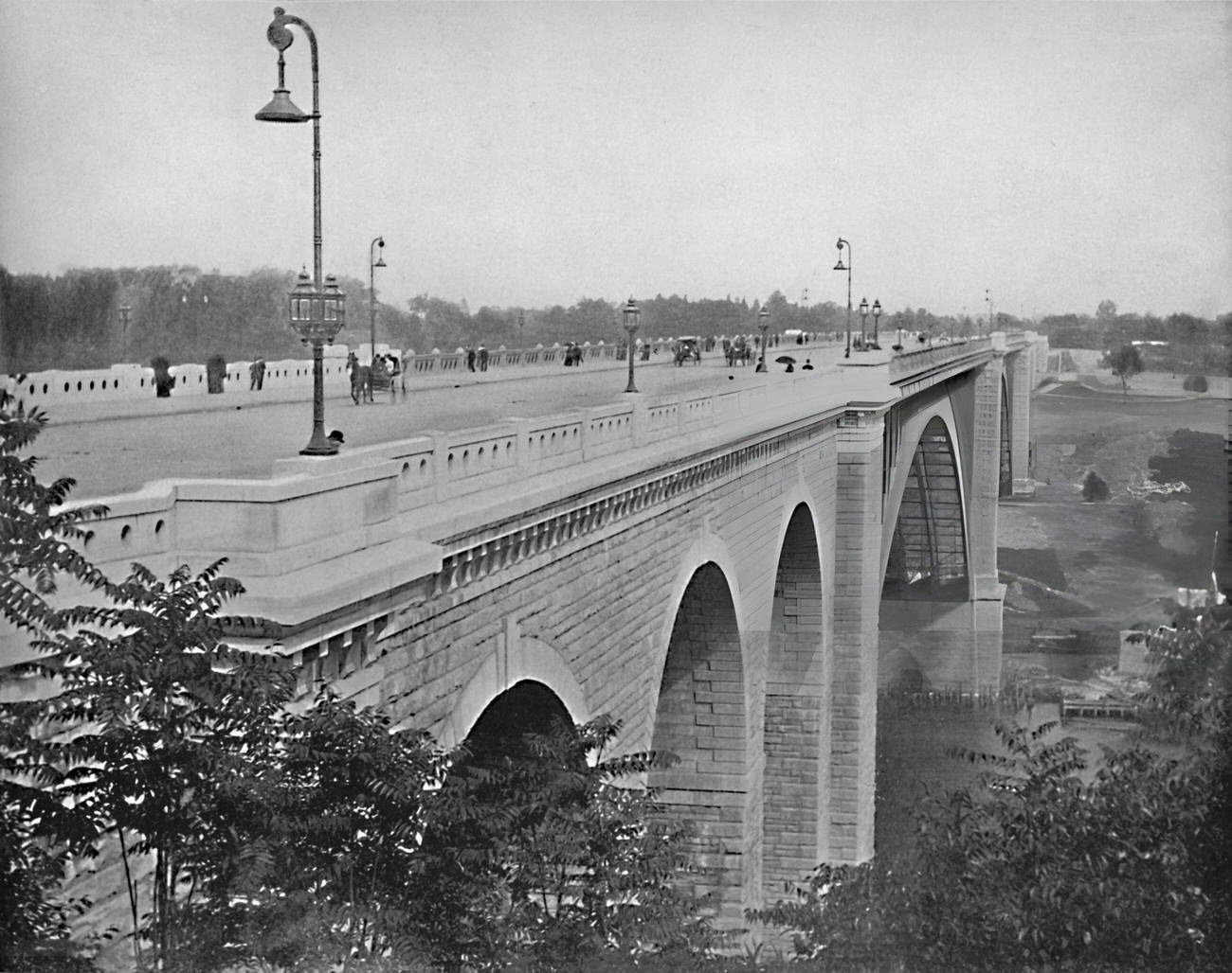 Washington Bridge Over The Harlem River Connects Manhattan And The Bronx, Circa 1897, Designed By Charles C. Schneider And Wilhelm Hildenbrand.