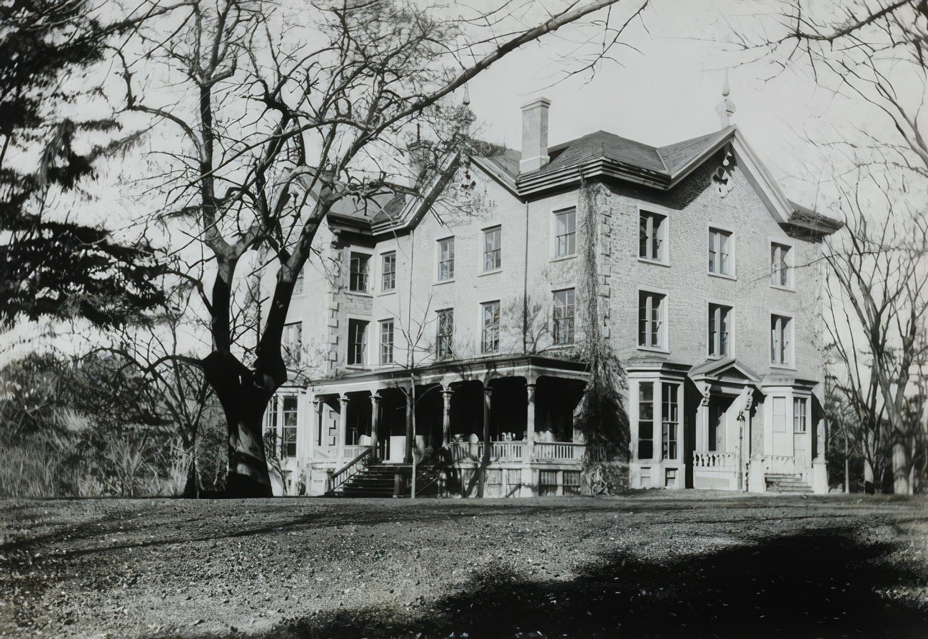 Lorillard Mansion In Bronx Park, Circa 1895.