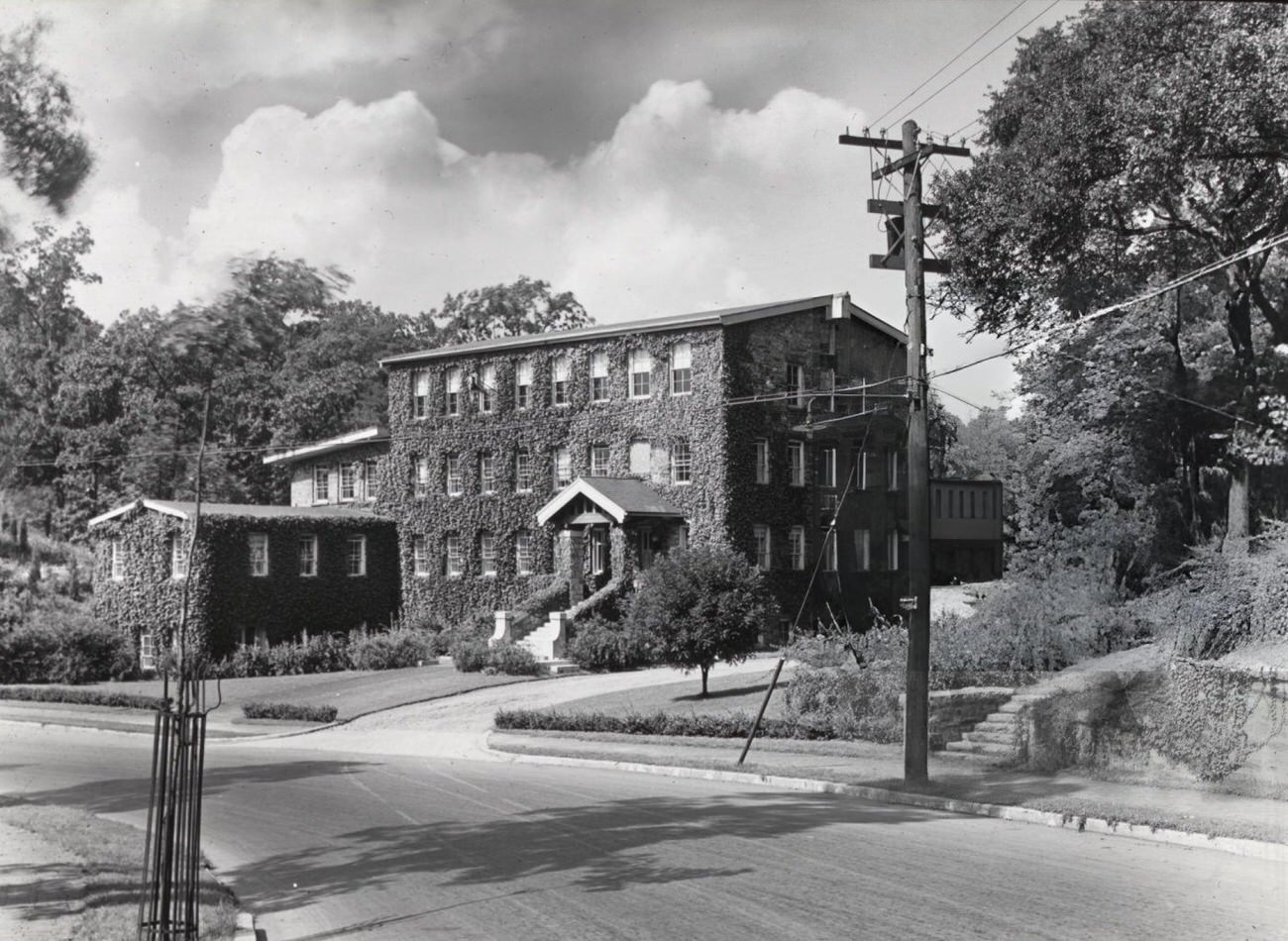 Bronx Parkway Commission Headquarters After Renovation From A Factory, Bronx, 1900S