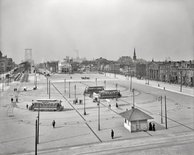 Turnaround Time, 1906. Williamsburg Bridge Plaza In Brooklyn, New York.