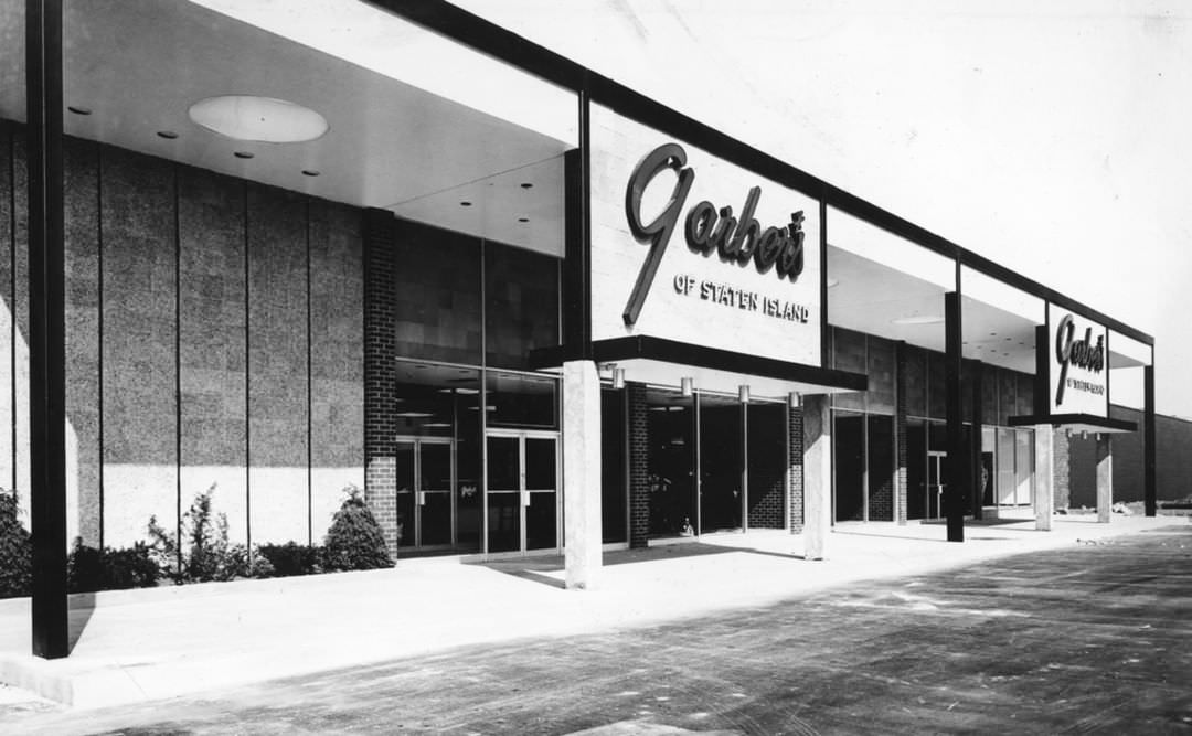 Garber Bros. Store In New Dorp, Founded In 1919, Moved To Hylan Shopping Plaza And Closed In 1994
