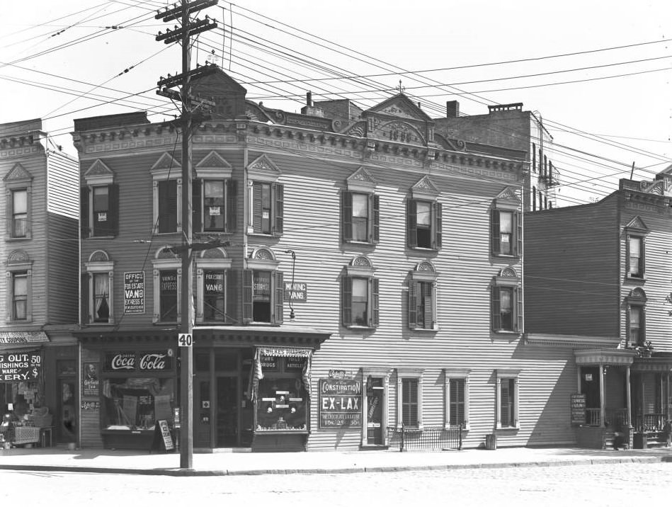 1300 Intervale Avenue, Bronx, 1915.