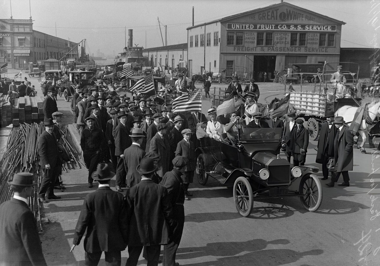 Suffrage Auto Parade In New York City, Visiting From The Bronx To Longacre Square, 1915.