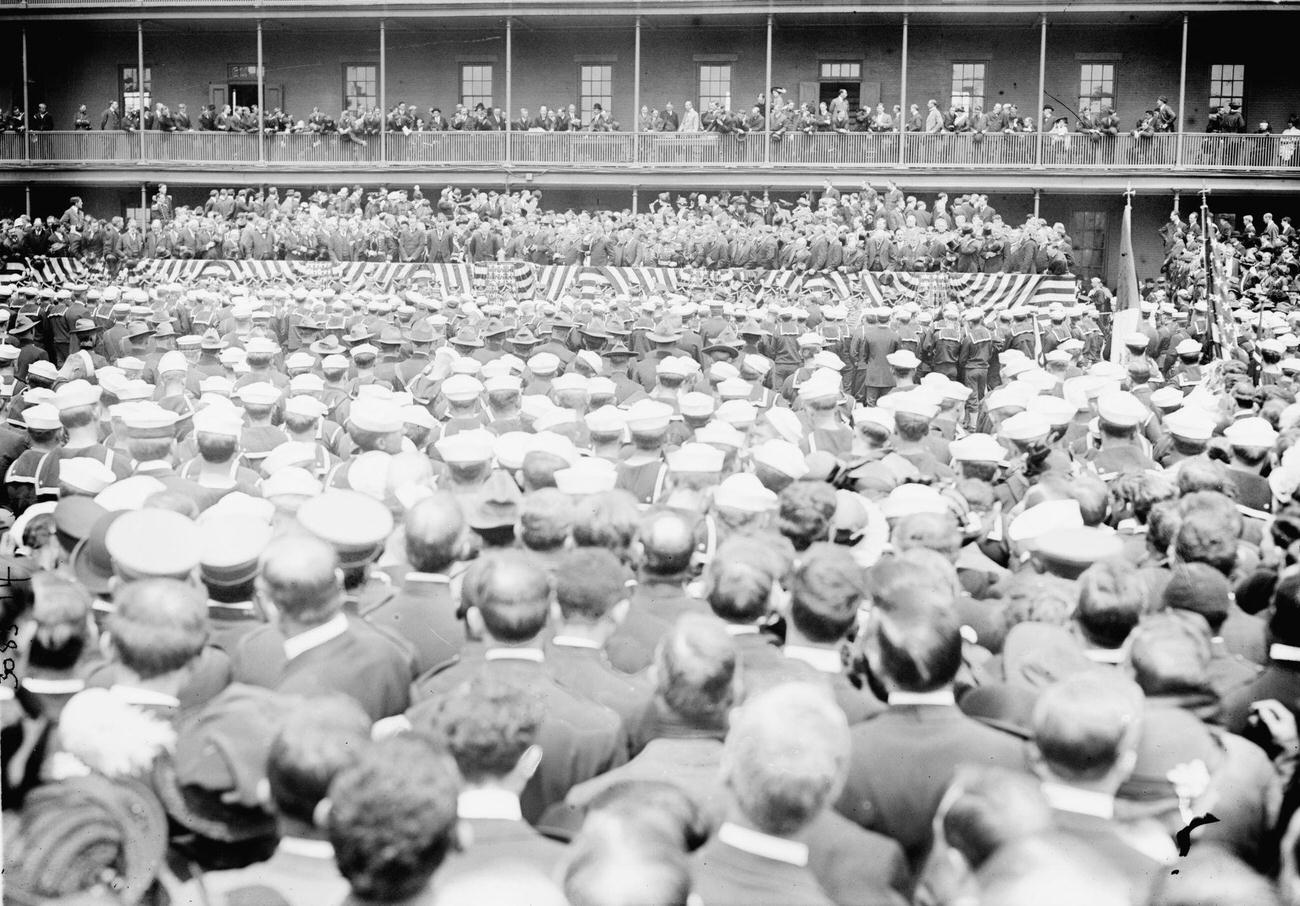 Crowd At Brooklyn'S Navy Yard Listening To President Wilson, 1914