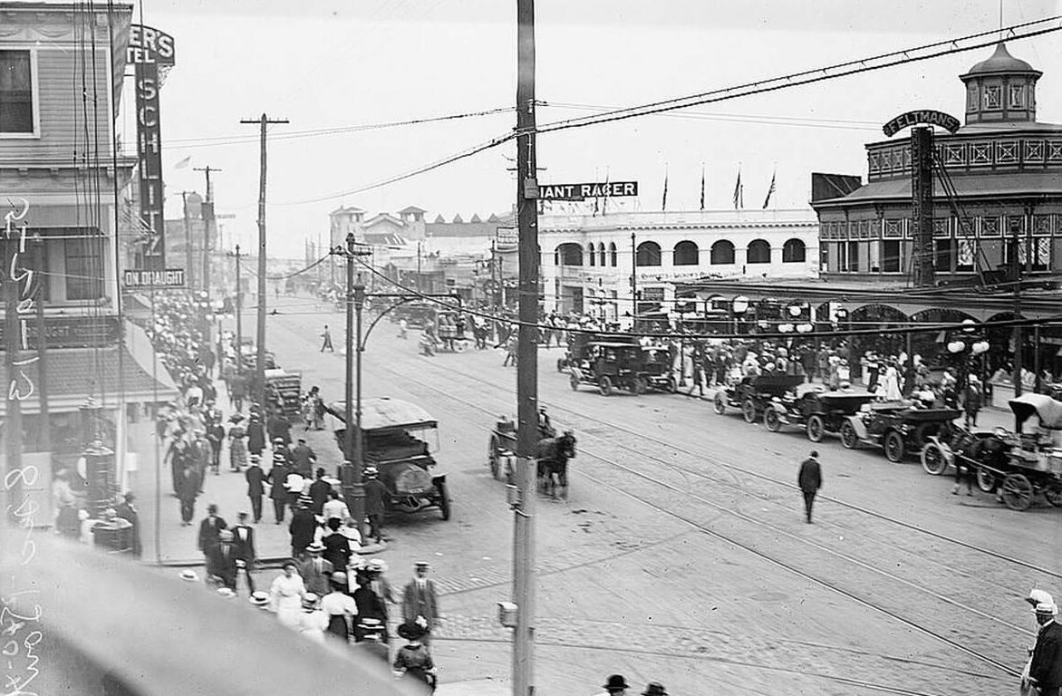 Coney Island'S Surf Ave, 1910S