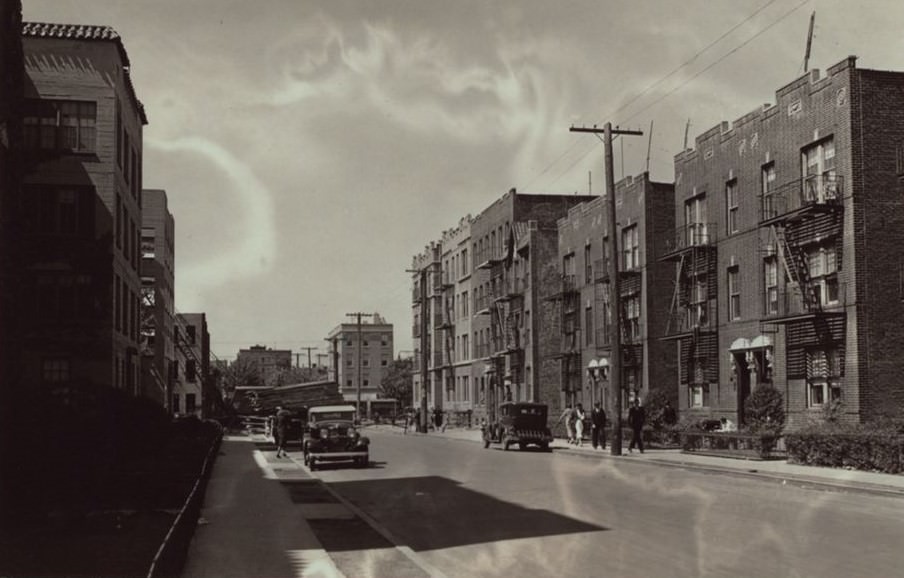 27Th Street And Hoyt Avenue, 1930S.