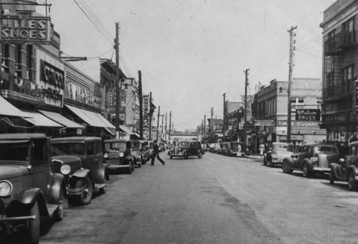 Downtown Port Richmond Bustling Shopping Area During The Depression, Circa 1930S.