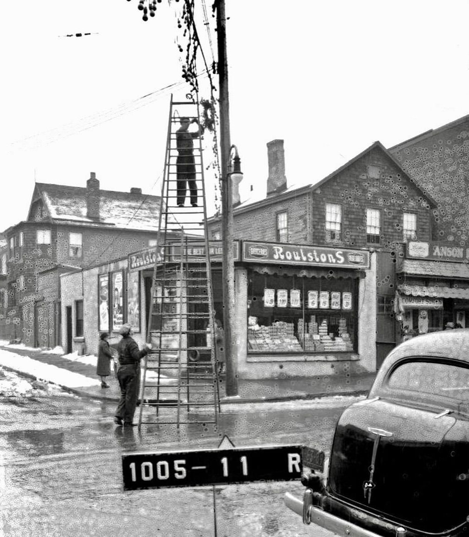 People Possibly Hanging Christmas Decorations Outside 91 Richmond Ave, 1939