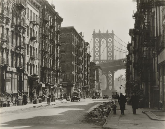 Pike And Henry Streets, 1930S
