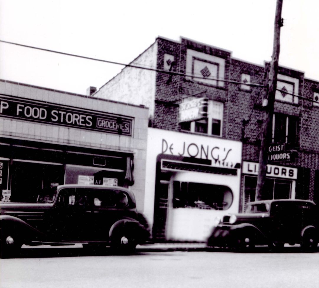 Forest Ave. With A&Amp;Amp;P Grocery Store, Dejong'S Bakery, Joe Geist'S Liquor Store, 1940.